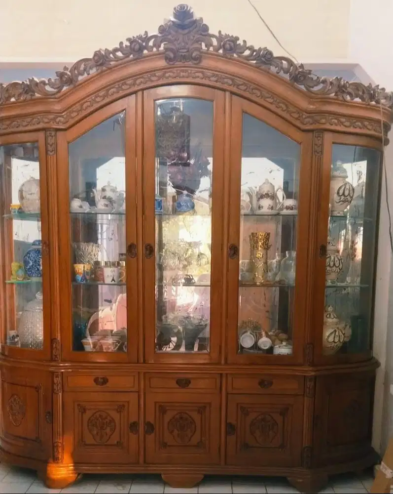Lemari Pajangan, Ukiran Asli Jepara, Model Klasik,  (400cm X 250 cm)