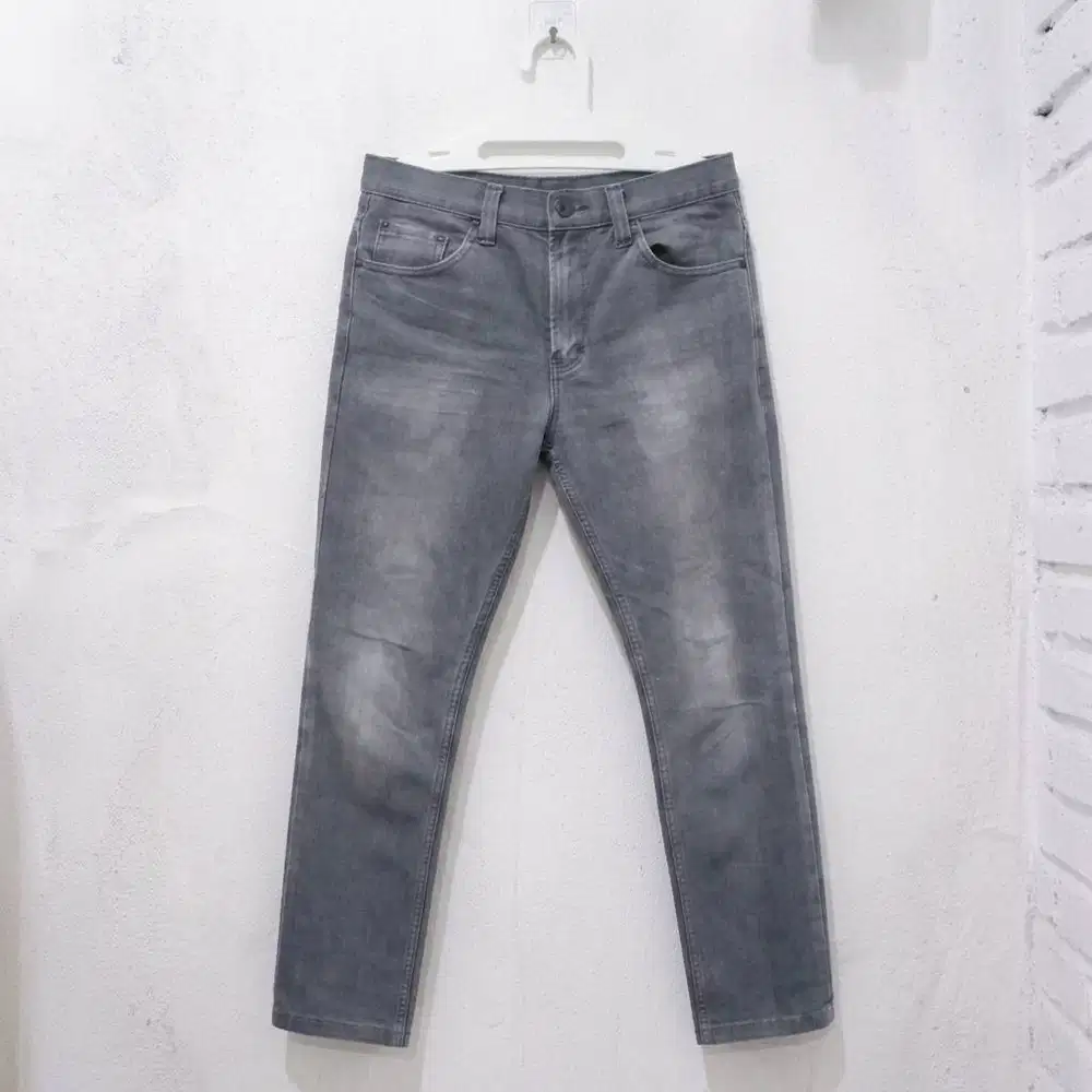 Celana Jeans Fading Abu Abu Size 30 / M , Ada Bolong Di saku Belakang