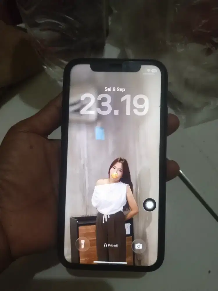 iPhone 11 64gb iBox minus wifi only selebihnya normal nokendala