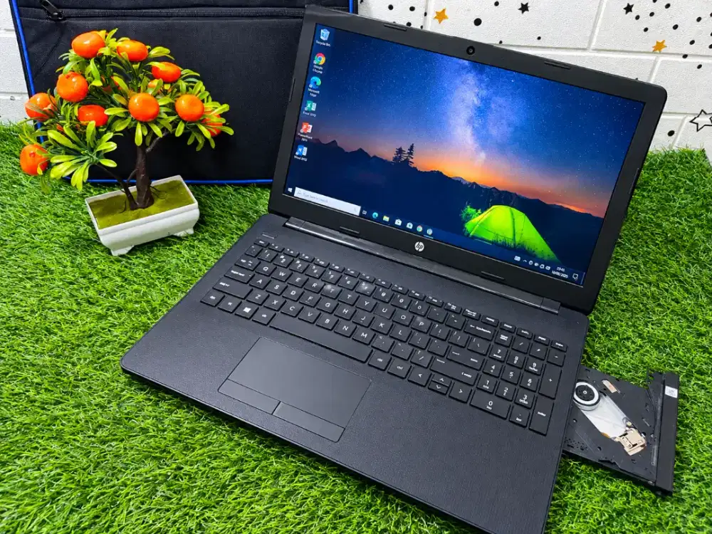 Ssd 256 gb ram 8 gb laptop hp mulus no minus siap pakai ngebut