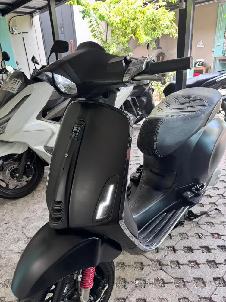 Vespa Matik Sprint 2021 hitam doff