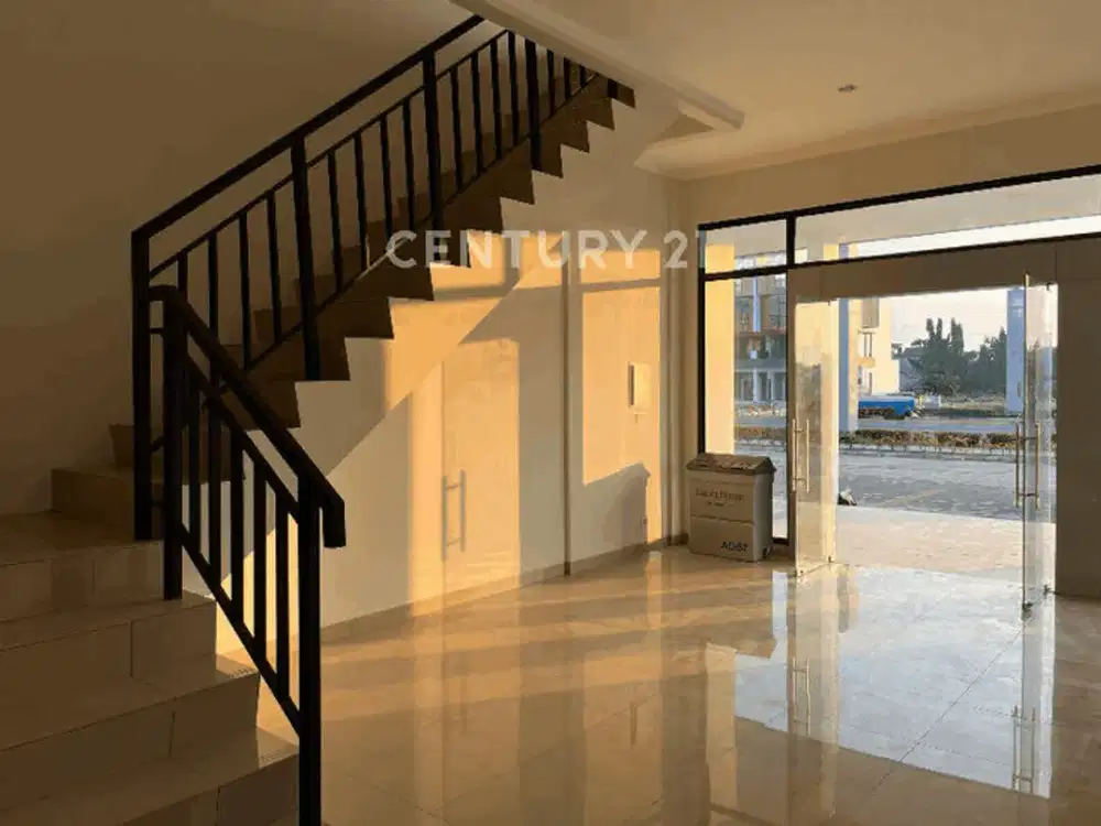 Di Sewakan Ruko 3 Lantai Summarecon Cronw Gading Lokasi Strategis