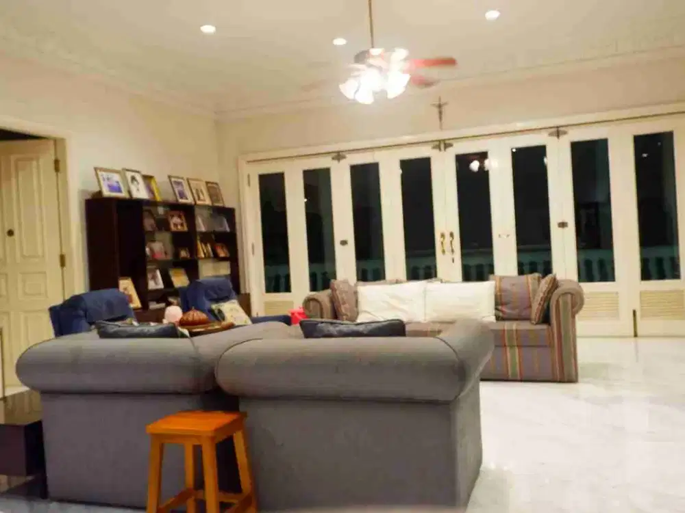 Dijual Rumah Mewah Klasik di Perumahan Elite Menteng