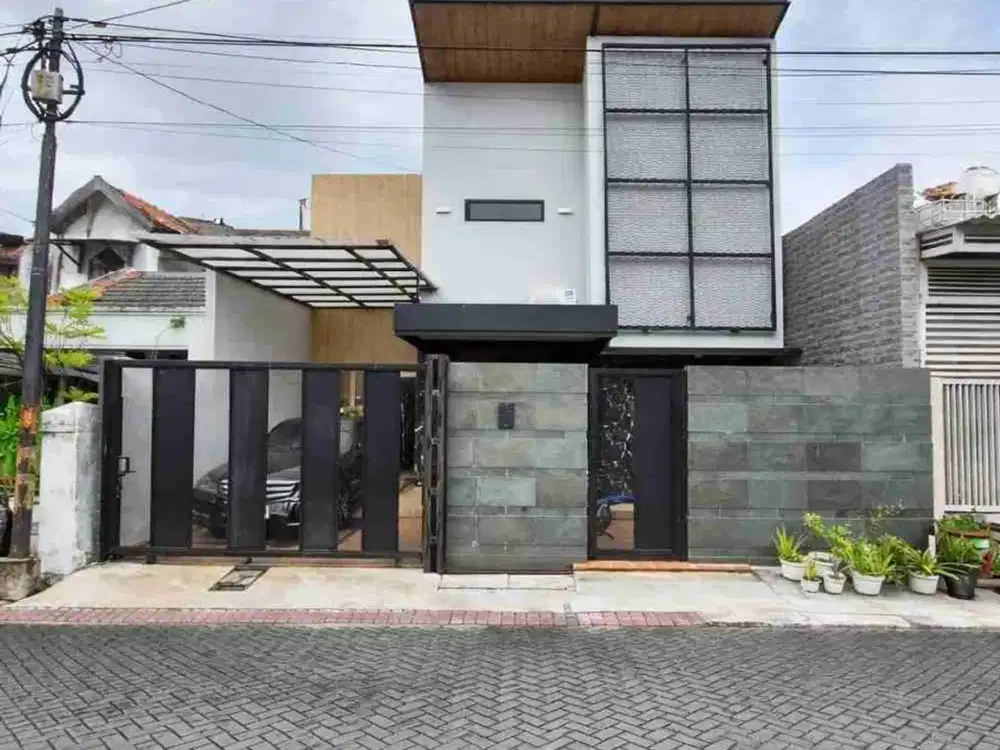 DIJUAL MURAH, RUMAH MODERN MINIMALIS SIAP HUNI, SBY BARAT SIMPANG DARMO PERMAI SELATAN