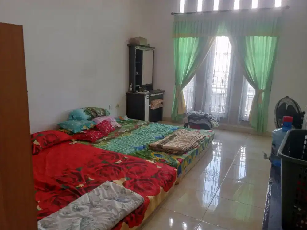 Rumah Kokoh strategis dekat pintu Jalan Tol  bonus isinya kalo ga nego