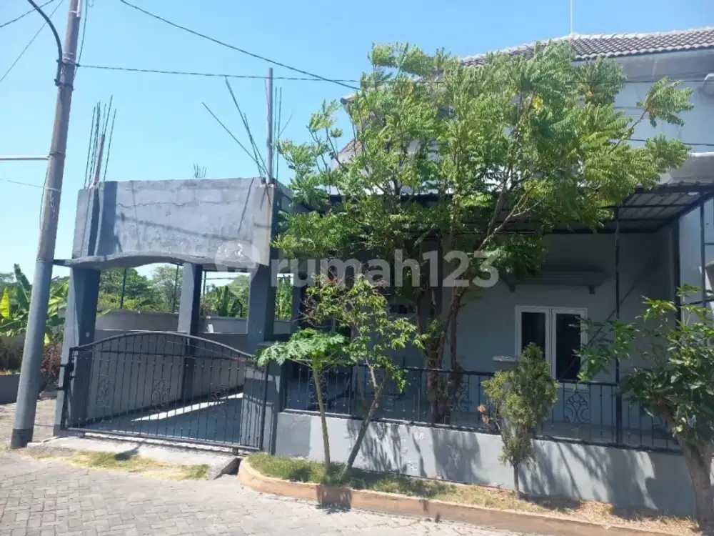 Rumah 2 Lantai Bagus, Siap Huni, Bersih, 4 Kamar Tidur