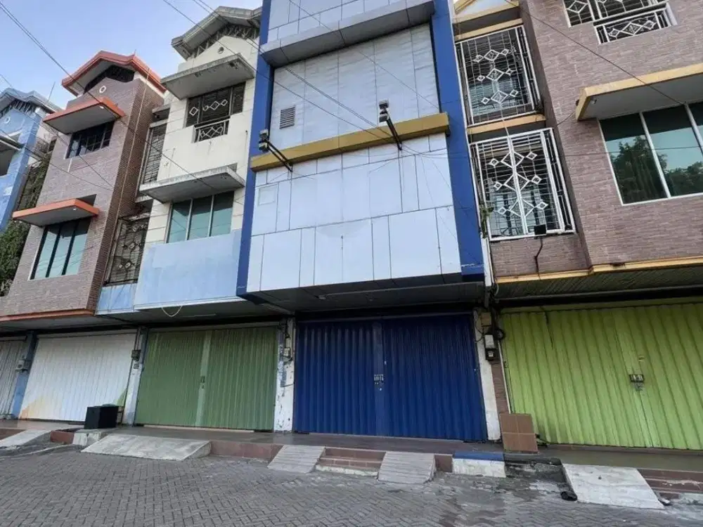Disewakan ruko 3 lantai jalan raya mulyosari