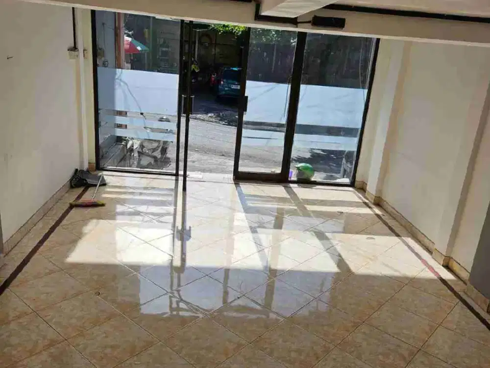 RUKO 2 LANTAI  LOKASI STRATEGIS DI MERTASARI