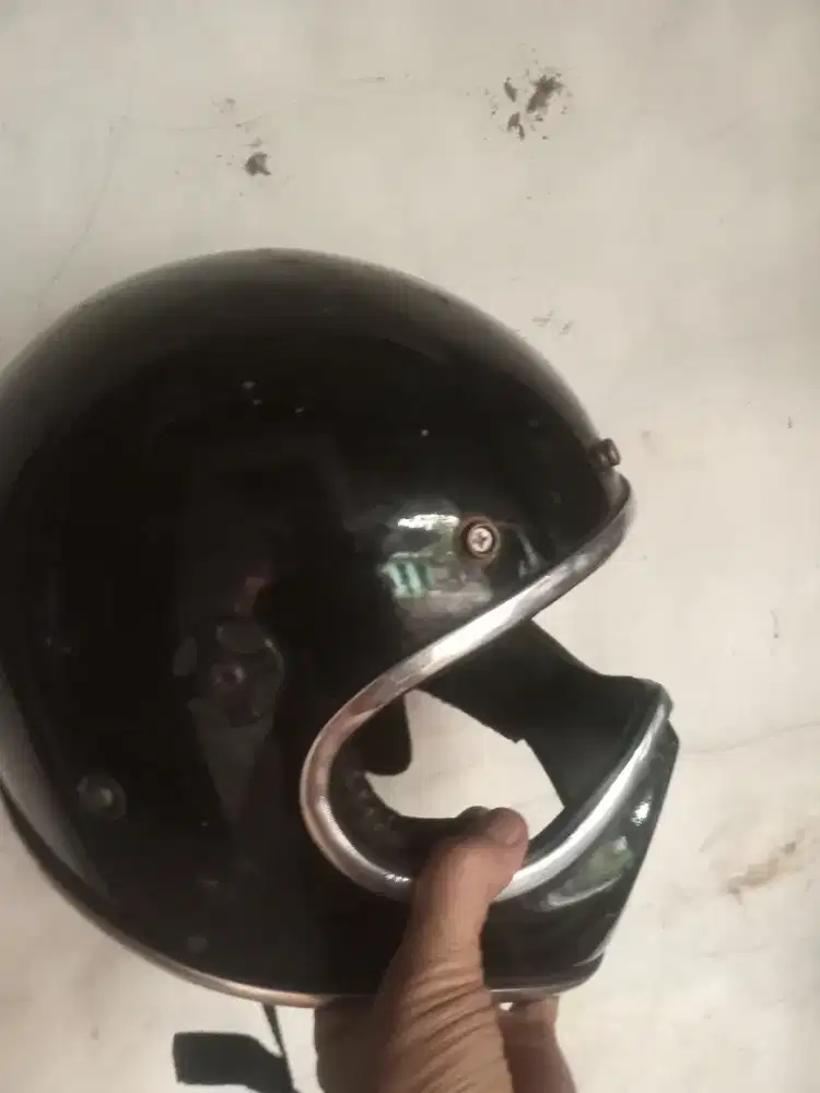 Helm cakil warna hitam