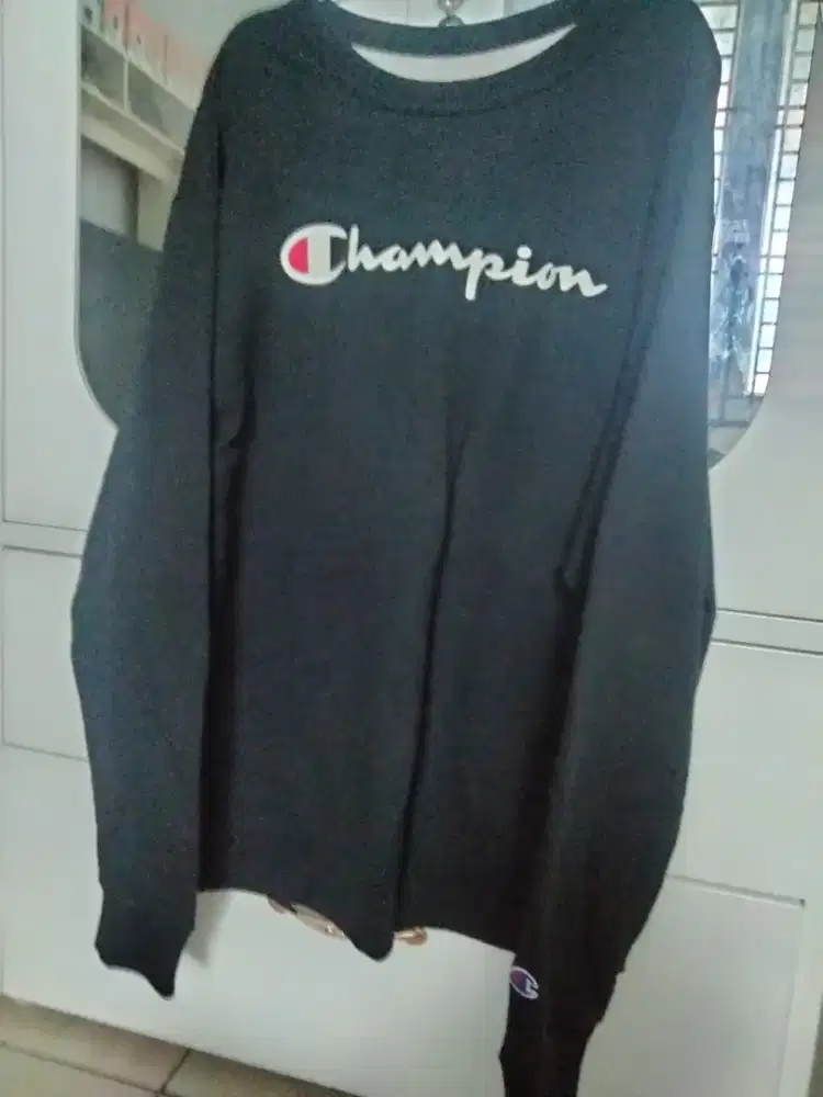 Sweater pria merk champion