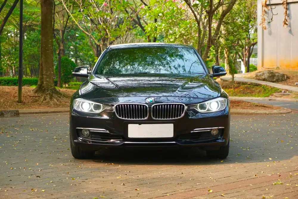 BMW 320i F30 Luxury 2012 / 2013