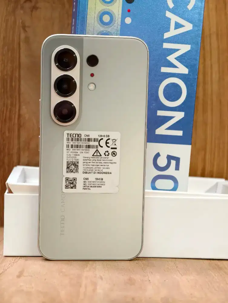 Tecno camon 50 8/128 bekas ( garansi resmi Juli 2027)