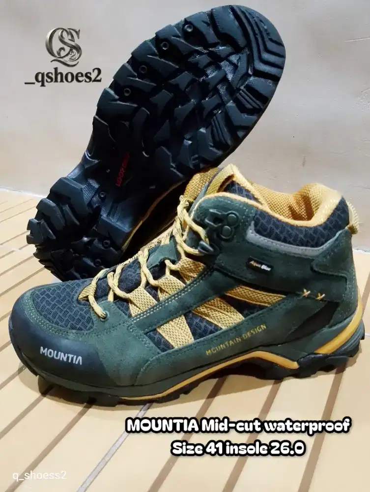 Sepatu hiking outdoor MOUNTIA