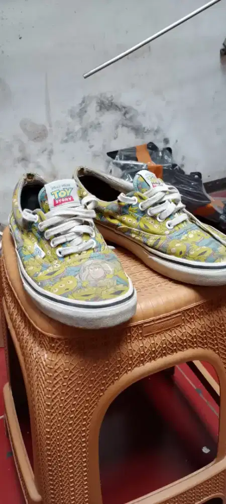 Jual sepatu sepatu vans x pixar toy story yg alien