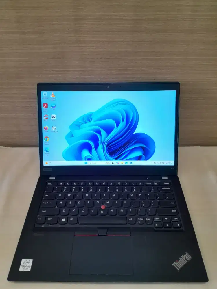Lenovo X13 ,core i7 gen10, ram 16gb, ssd 250gb, layar 13,3 touchscreen