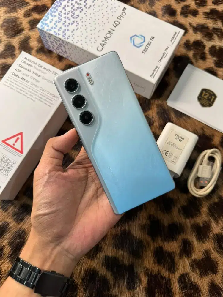 Techno Camon 40 Pro 5G 8/256GB Resmi (White)