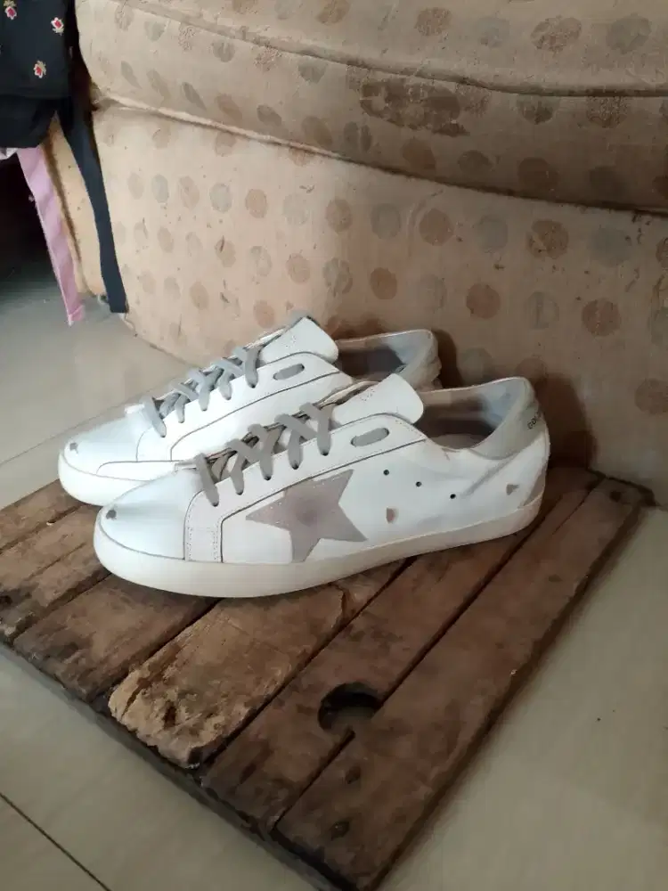 Sepatu Golden Goose Classic