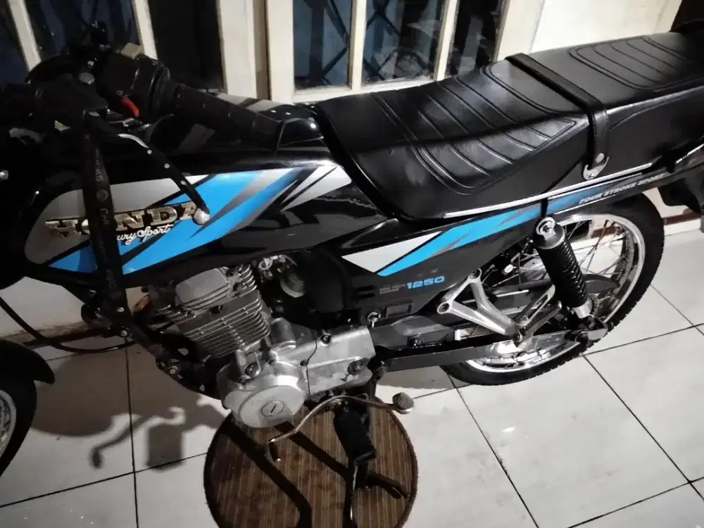 Dijual motor lawas, pakaian rumahan, istimewa tangan pertama