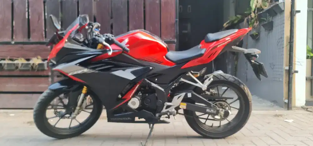 Honda cbr 2022 low km 1500 full original bawaan pabrik