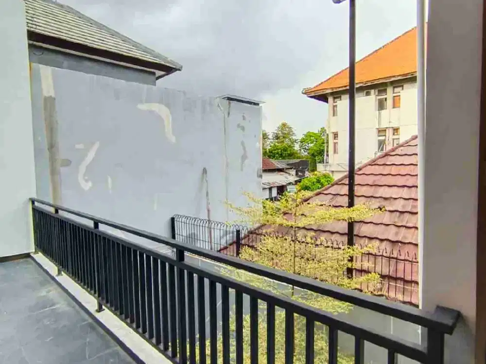 DIJUAL RUMAH LANTAI 3 
LOKASI TUKAD BATANGHARI PANJER DENPASAR SELATAN