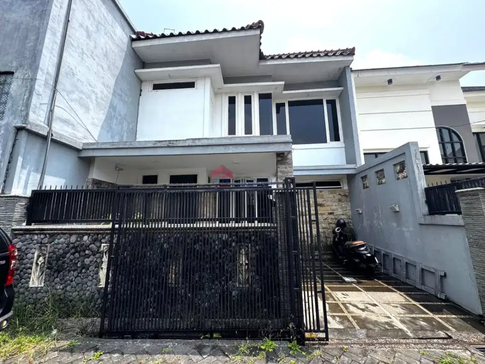 Rumah 2 Lantai Semi Furnished Dijual – SHM, Luas & Nyaman