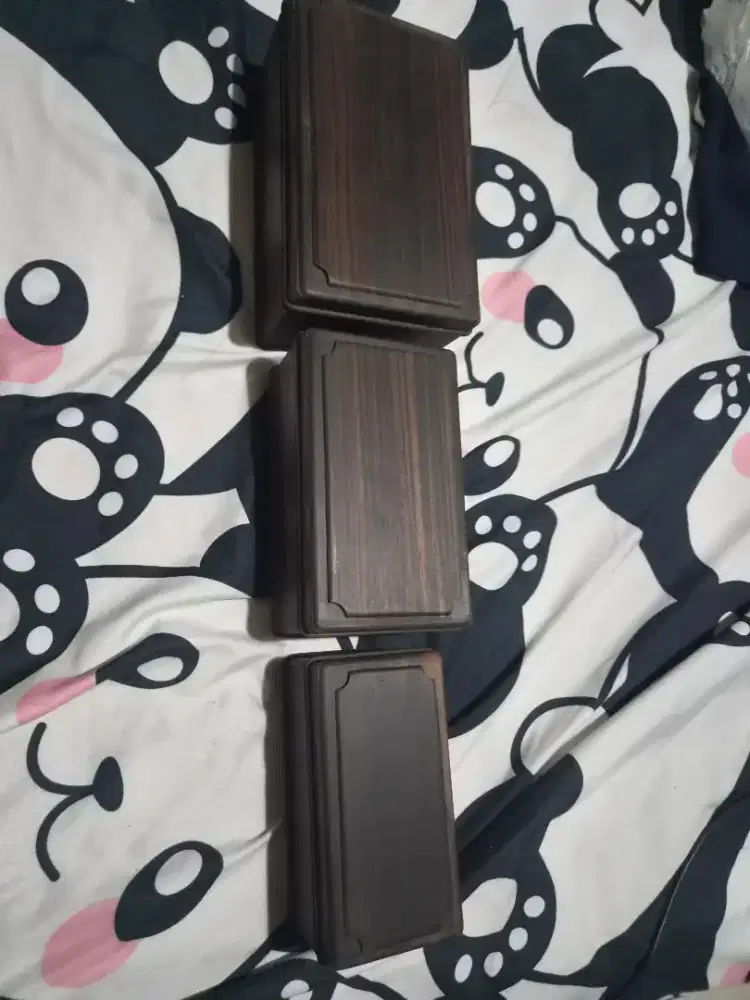 Kotak yang bahan dari kayu dan  bagus bisa buat ornamen