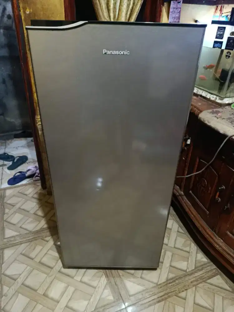 Kulkas 1 pintu merek Panasonic