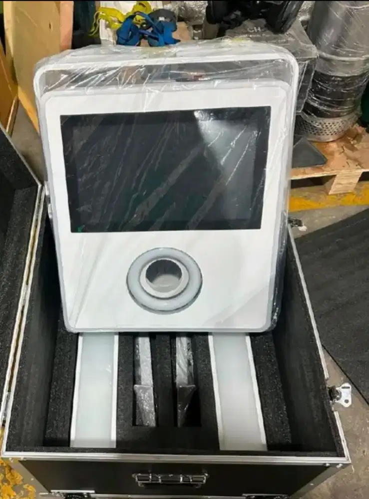 Selfie Photobooth Box shell machine with 15,6 inch Touchscreen