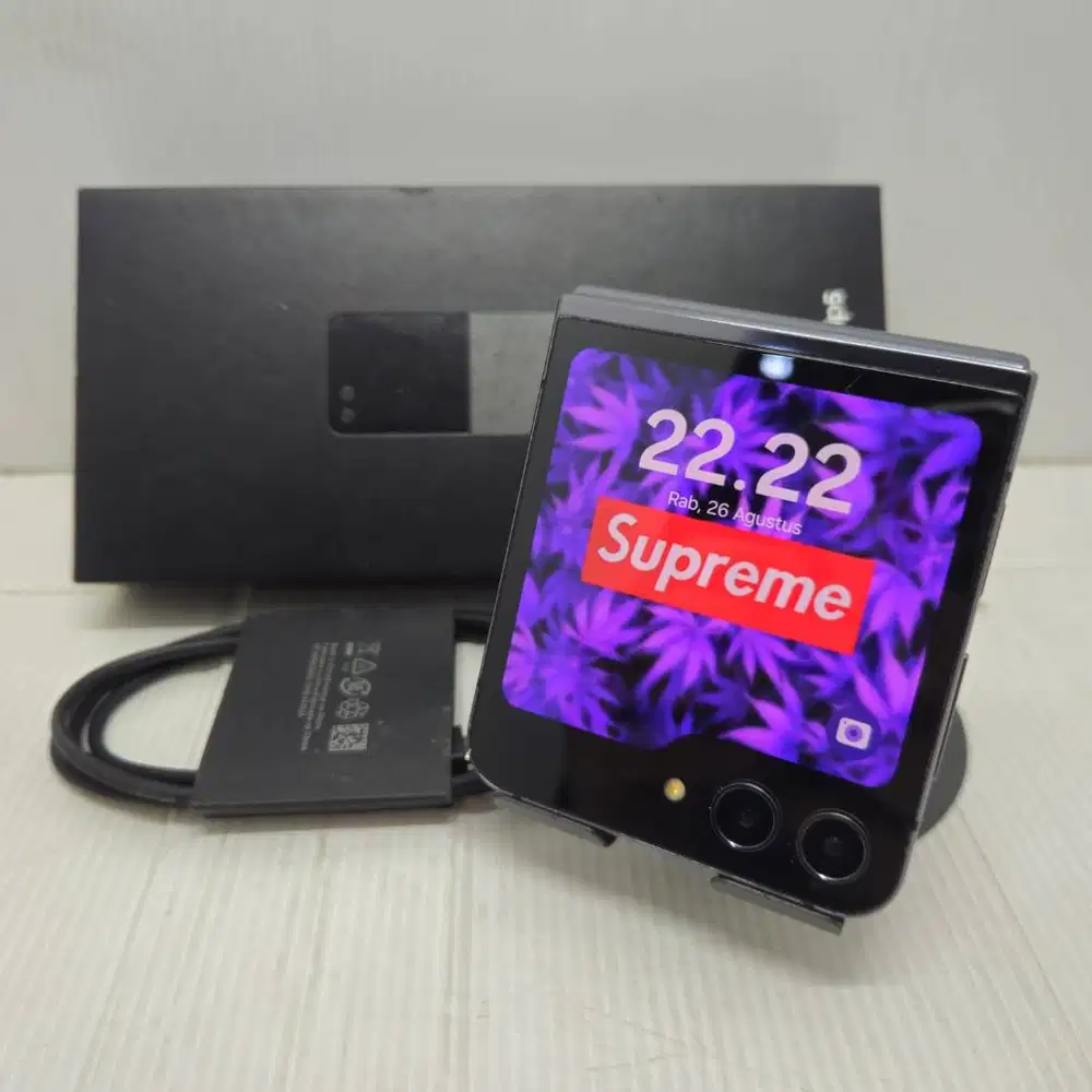 FULLSET LIKE NEW SAMSUNG GALAXY Z FLIP 5 8/512 GRAPHITE SEIN