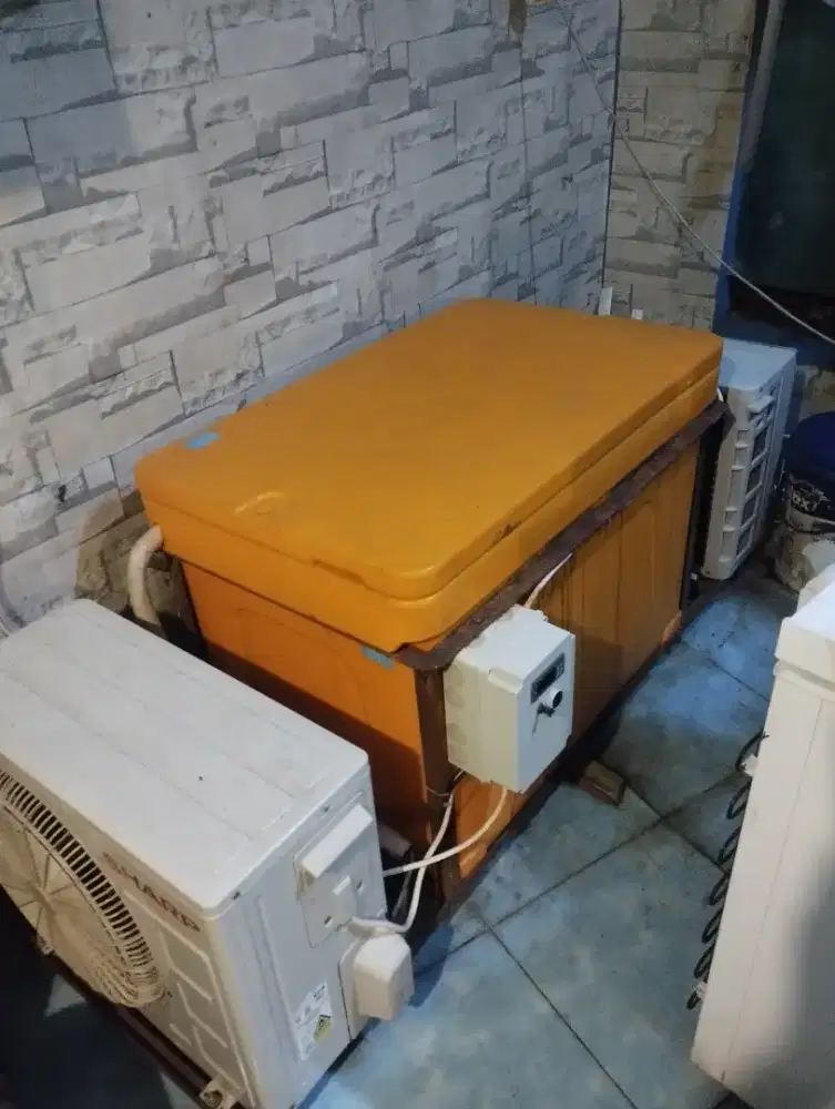 Di jual depot air 1 set dan pembeku es batu