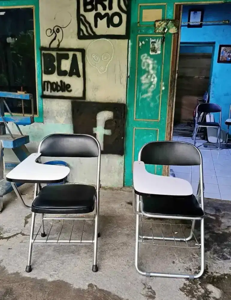 Kursi lipat kuliah rekondisi