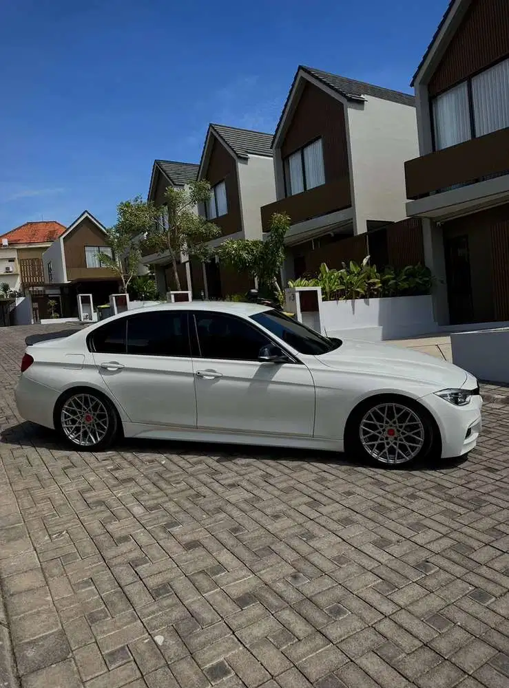 BMW 320i 2018 Bensin