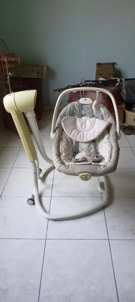 Kursi bayi goyang  (baby bouncer)