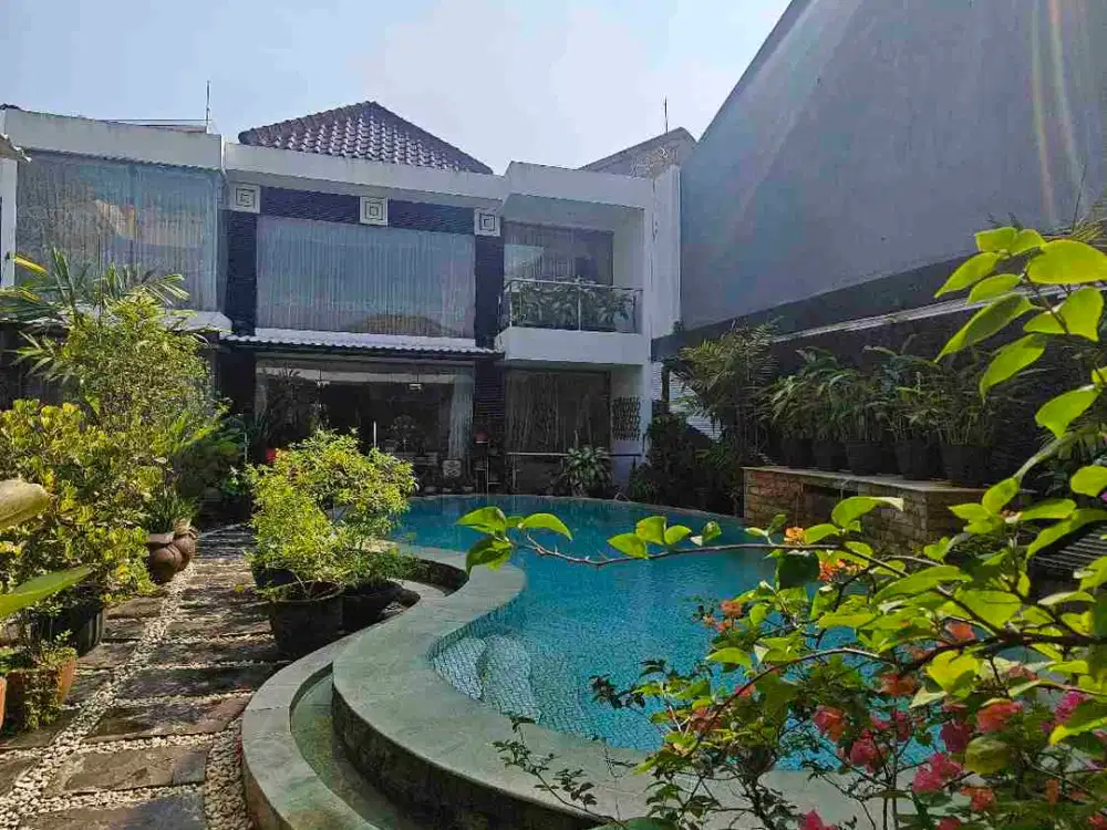 Rumah Mewah Dalam Komplek Di Duren Sawit Jakarta Timur.