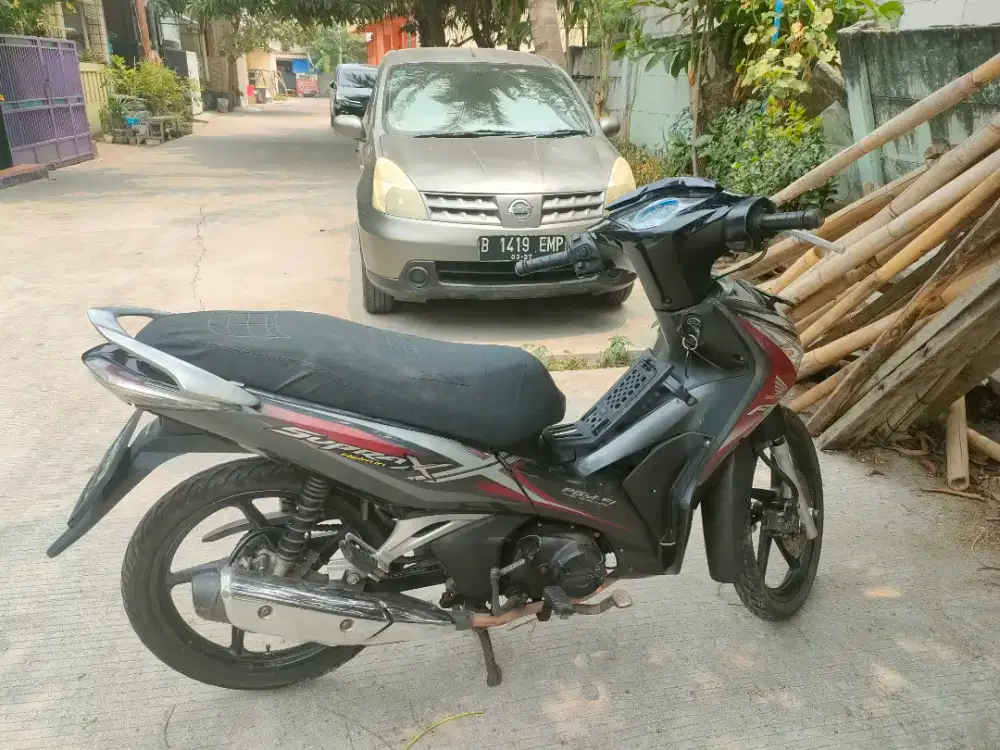 Honda Supra X 125 Helm in FI