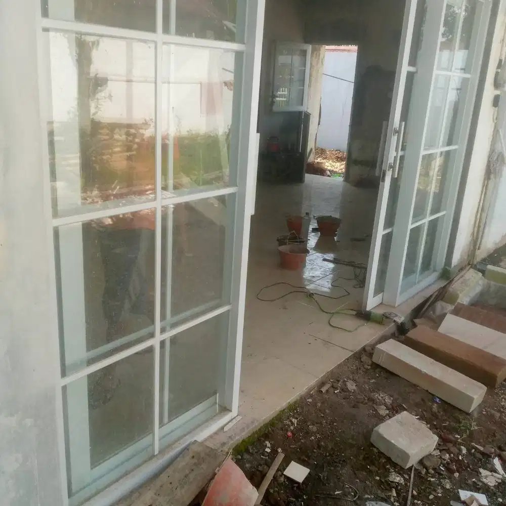 KUSEN ALUMUNIUM, PINTU, JENDELA ALUMUNIUM & KACA BERPENGALAMAN RAPIH
