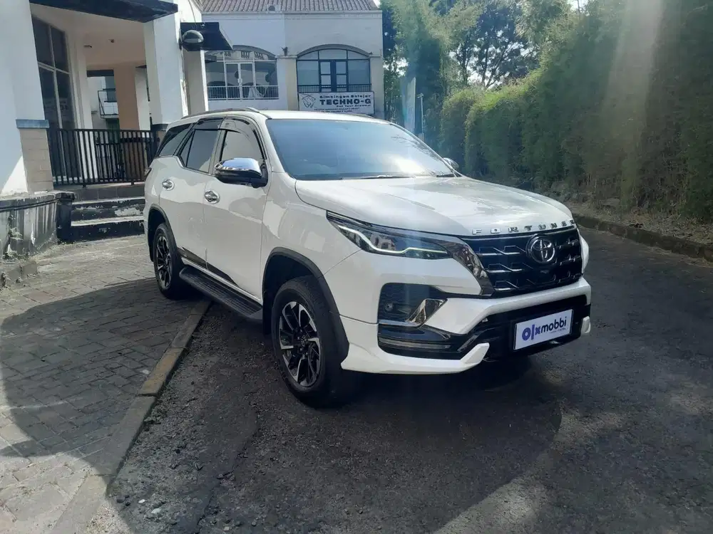 KM LOW Toyota Fortuner 2.8 VRZ GR AT 2022