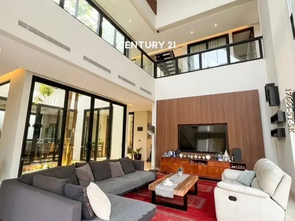 Dijual Rumah Mewah 3 Lantai Desain Minimalis Dengan Kolam Renang