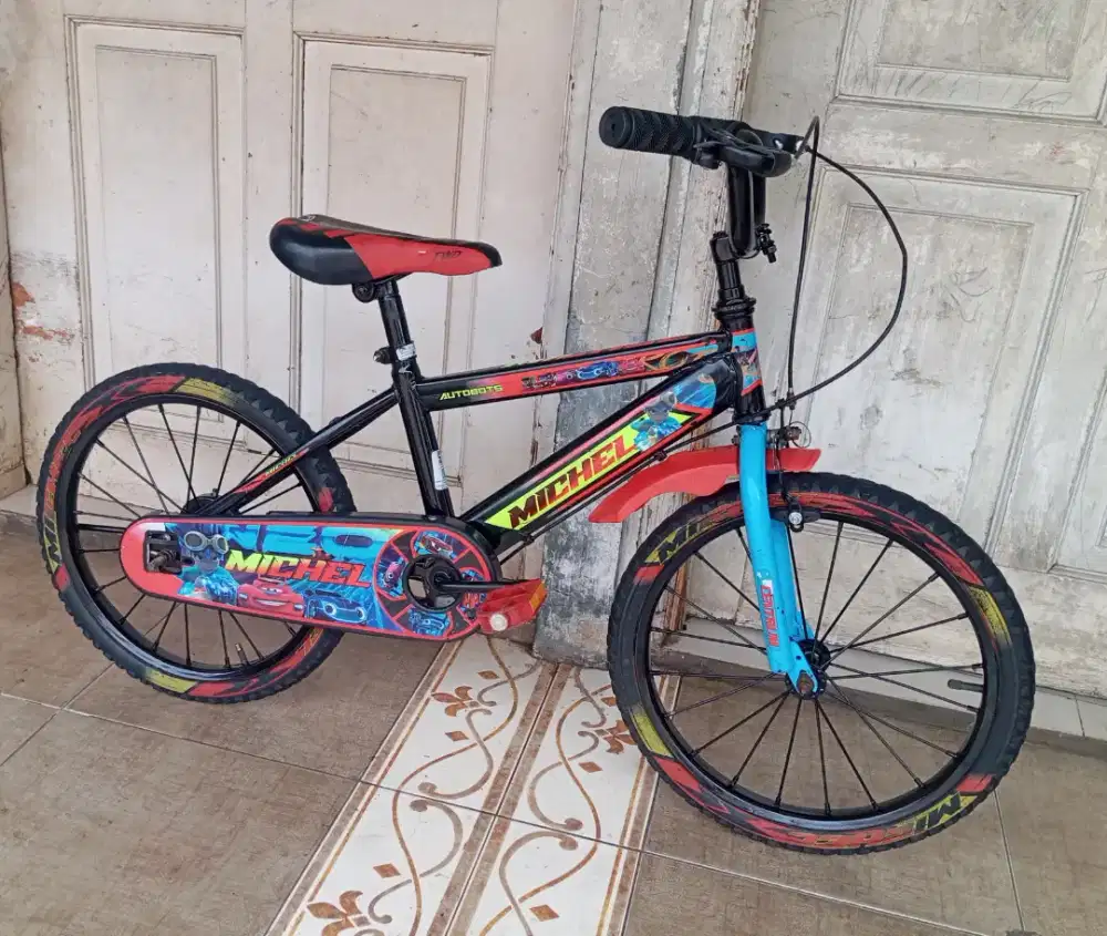 Sepeda BMX ukuran 18 untuk usia 5 sampai 7 tahun
