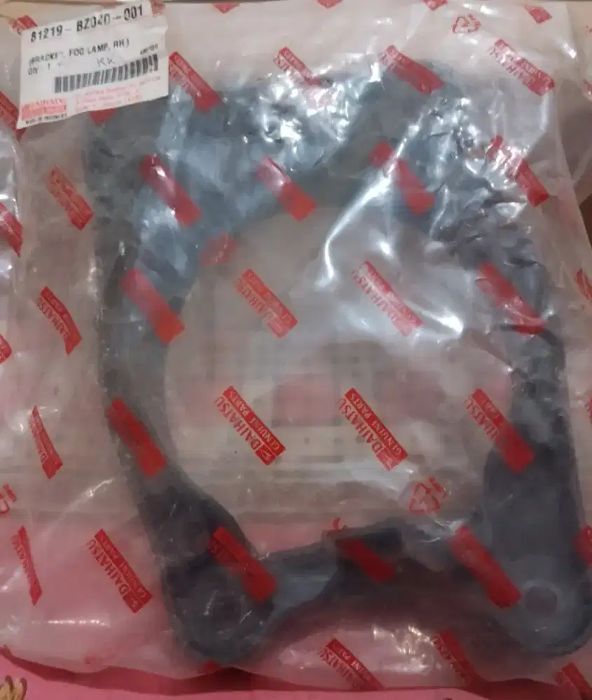 Dudukan lampu kabut kanan Luxio Original