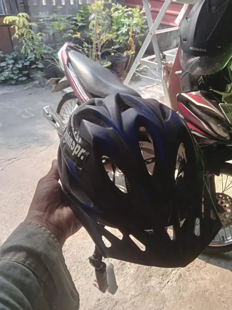 Dijual helm sepeda balap