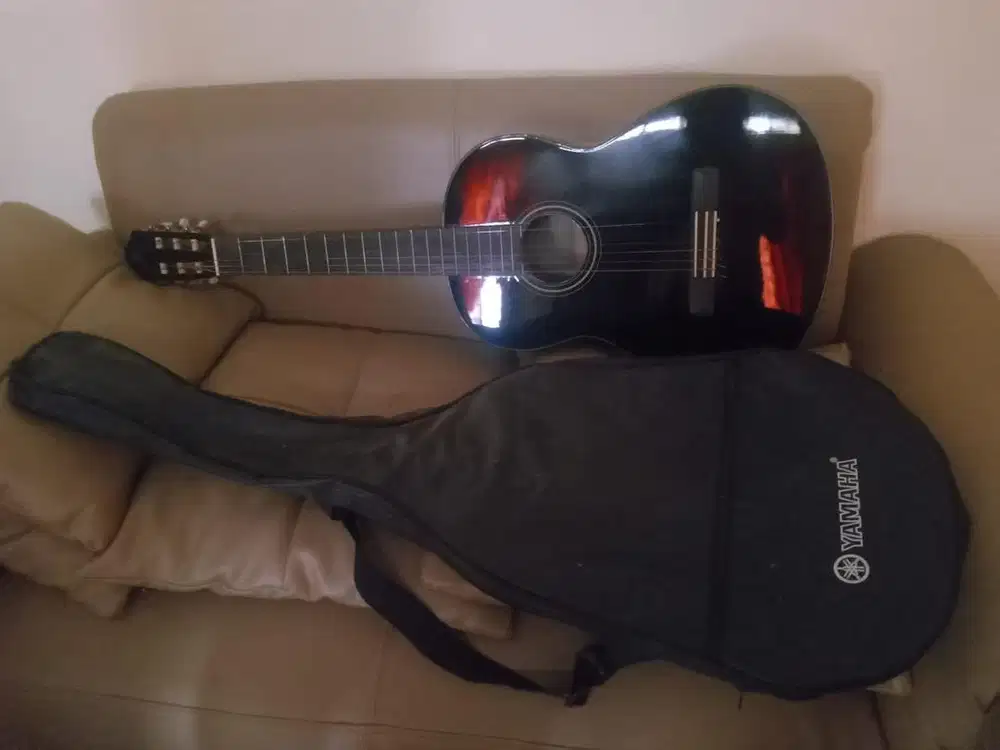 Dijual Gitar Yamaha 30 Black