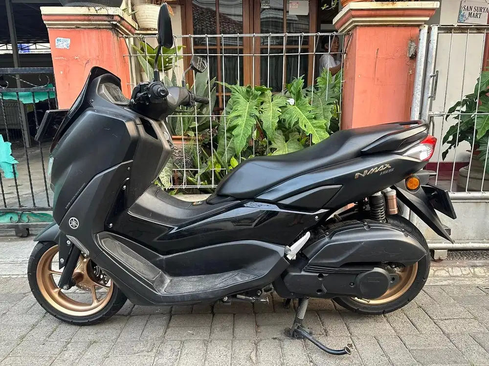 Yamaha Nmax connected 2022 warna hitam doff