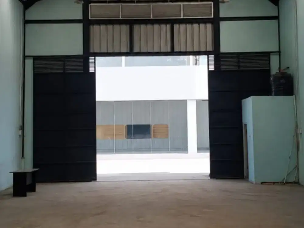 Kawasan Gudang Modern dan luas