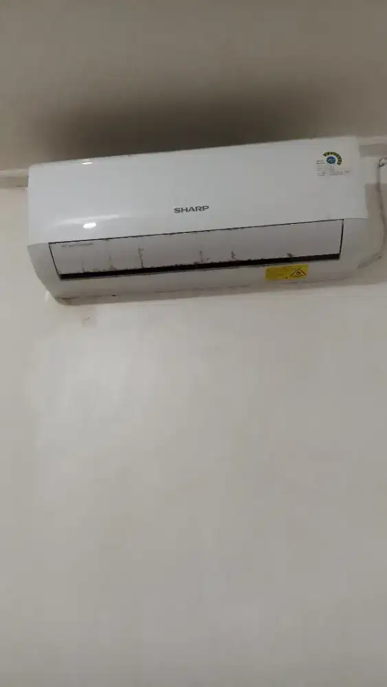 AC. Sharp 1/2 PK, Dingin tanpa kendala.