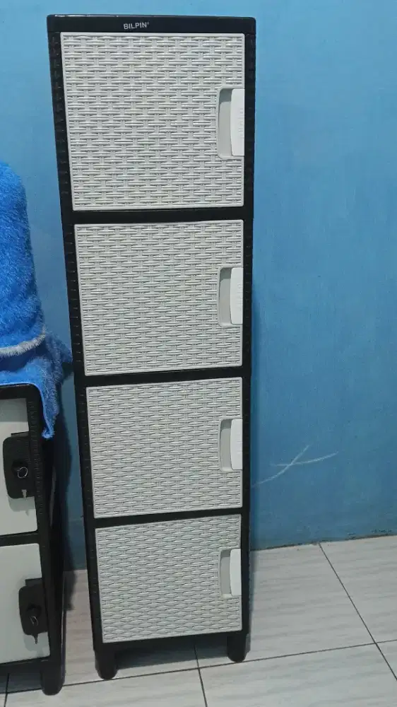 Meja tv dan lemari plastik