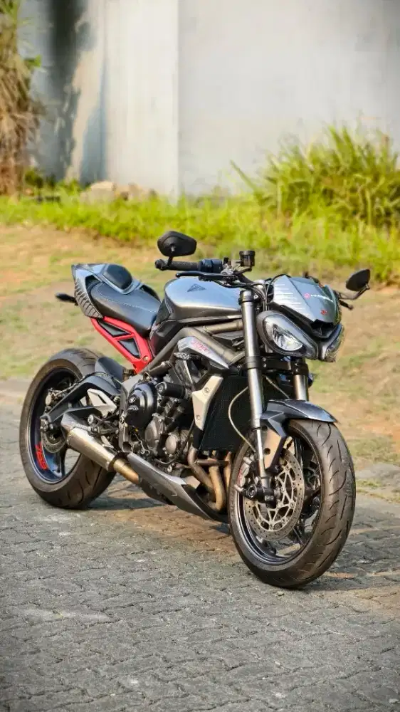 Triumph Street Triple 765RS, Rare items, like new