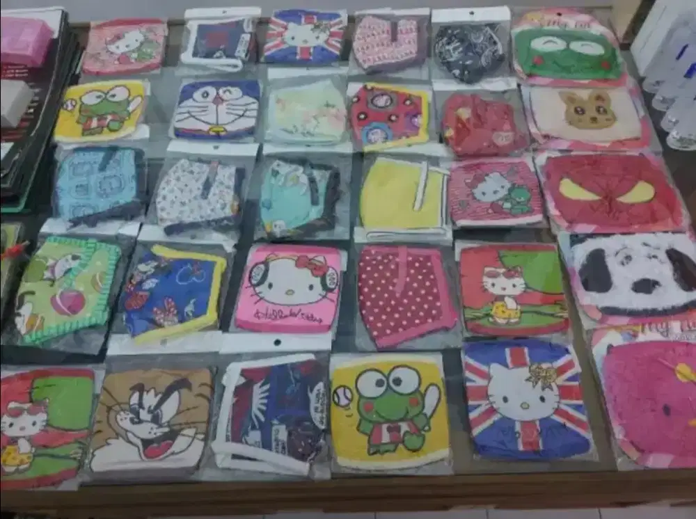 Masker kain mulut motif anti asap kebakaran atau asap gunung merapi