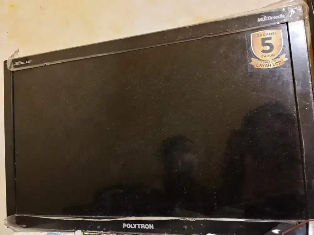 Tv Polytron 24inch beserta antena dan stb