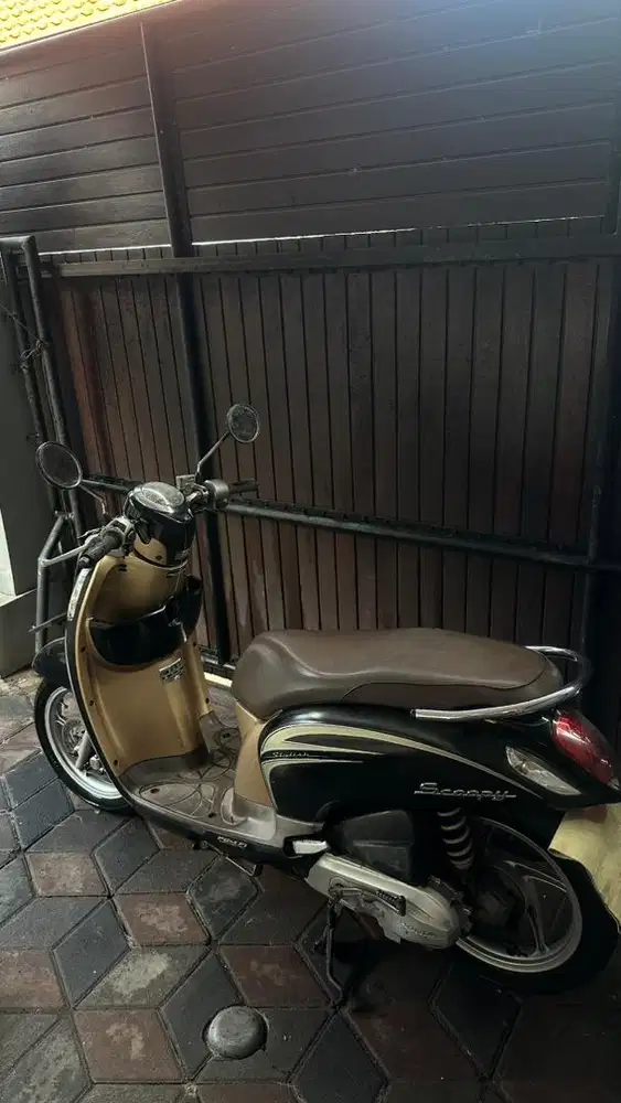 Scoopy tahun 2014 hitam beige
